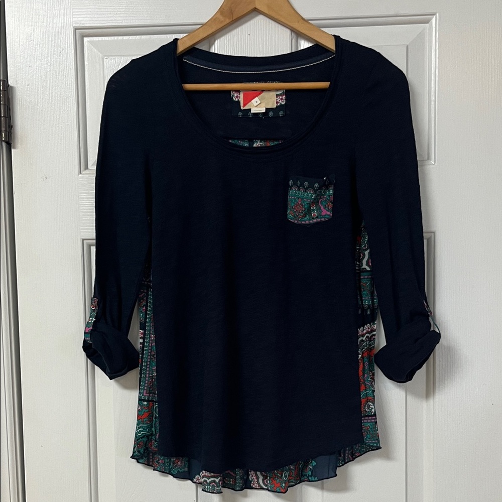 Anthropologie Paper Locket Accordion Tee with a paisley pleated back Boho Navy
